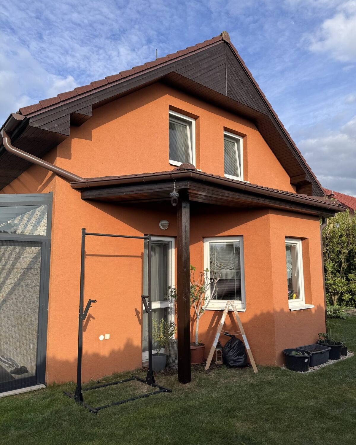 Rodinný dům po nátěru fasády — realizace Decor Plus